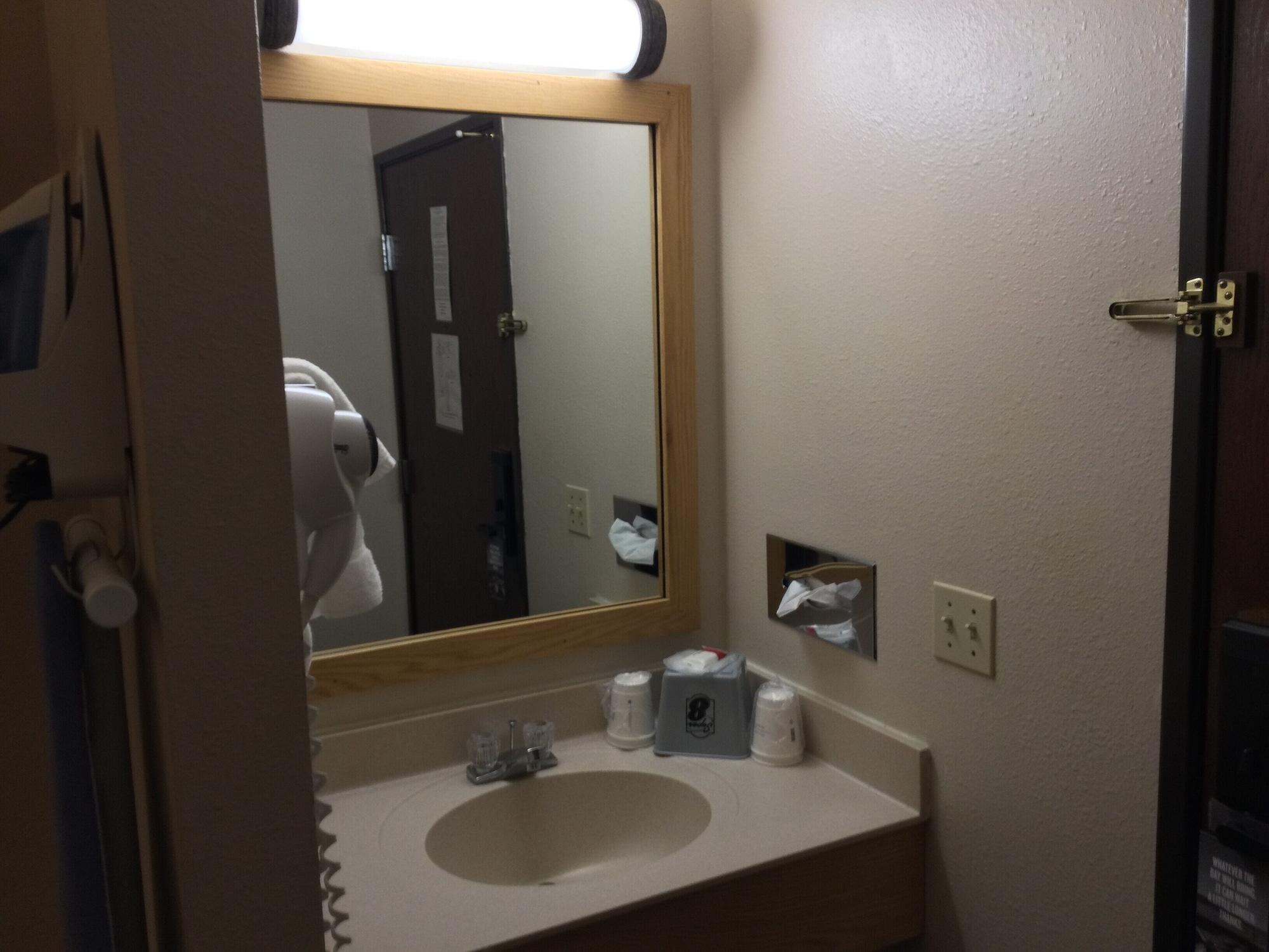 Super 8 By Wyndham Monroe Wi Hotell Eksteriør bilde