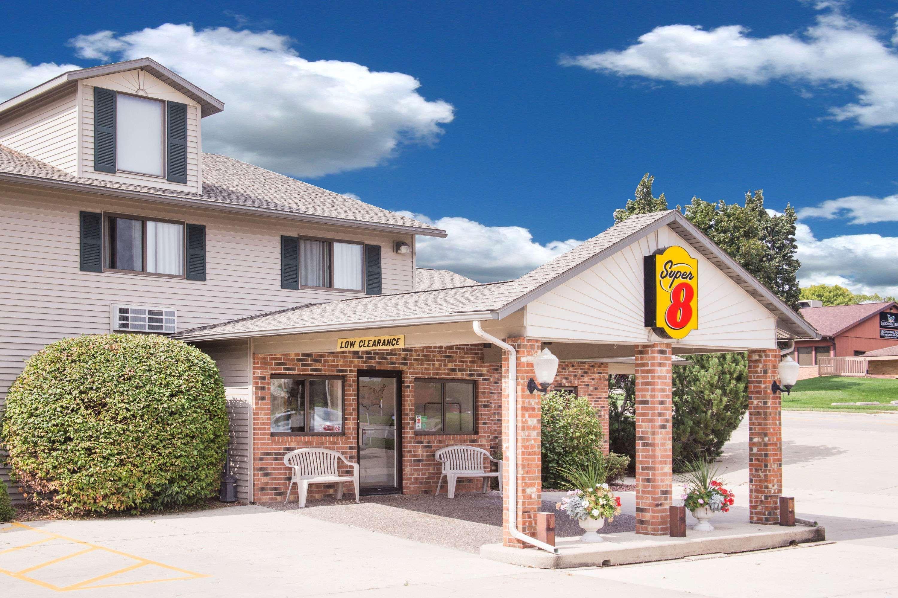 Super 8 By Wyndham Monroe Wi Hotell Eksteriør bilde