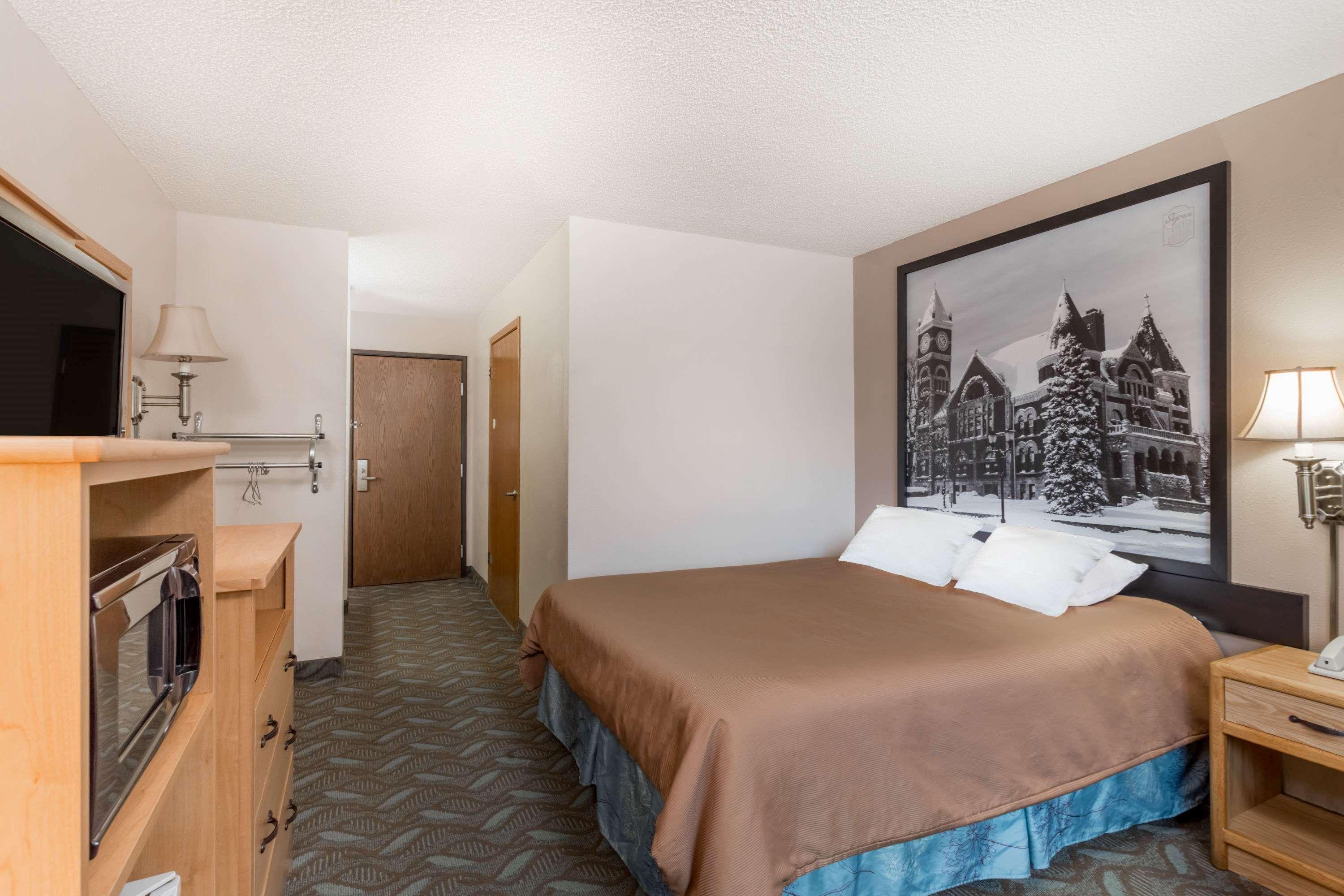 Super 8 By Wyndham Monroe Wi Hotell Eksteriør bilde