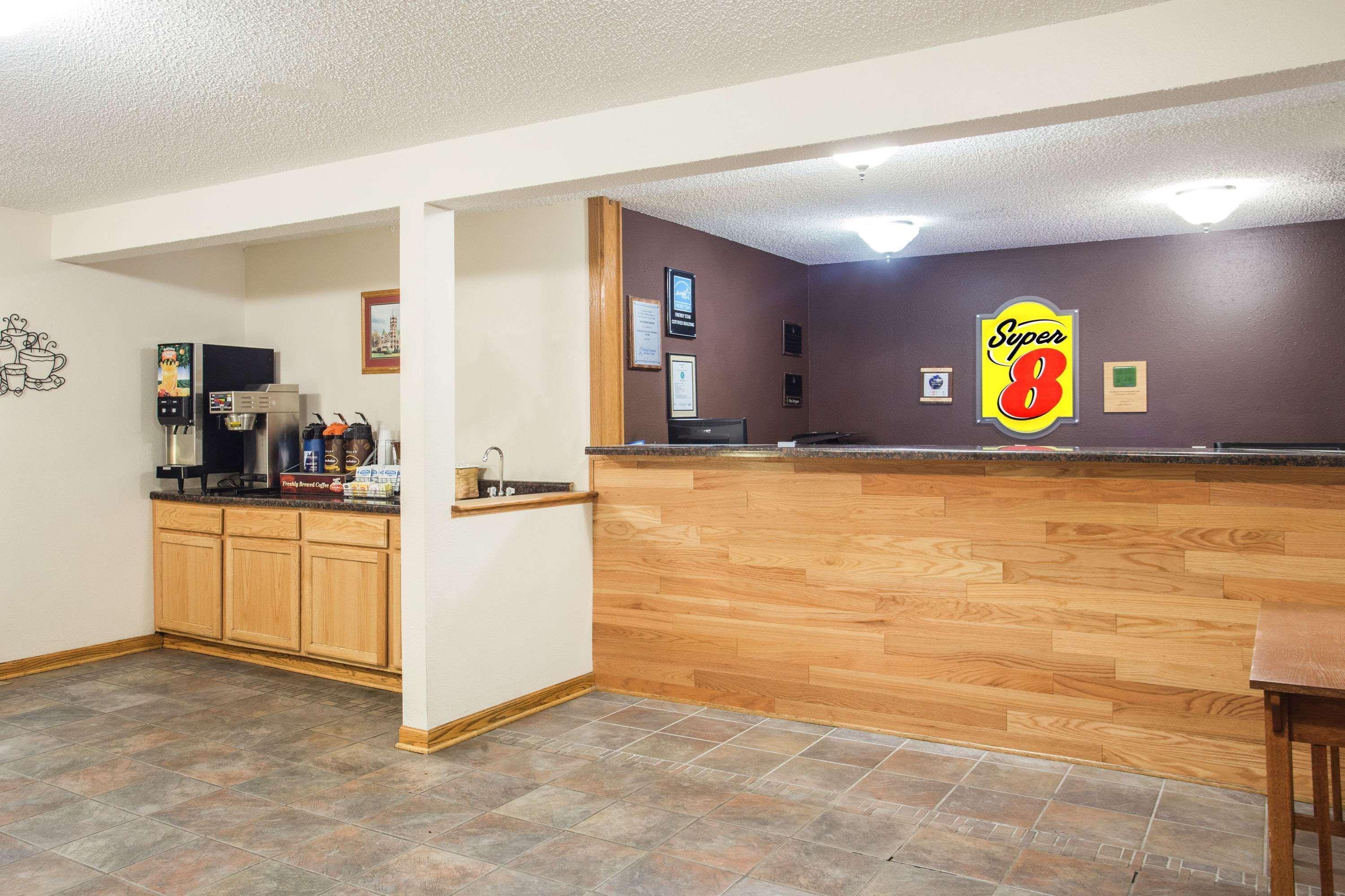 Super 8 By Wyndham Monroe Wi Hotell Eksteriør bilde