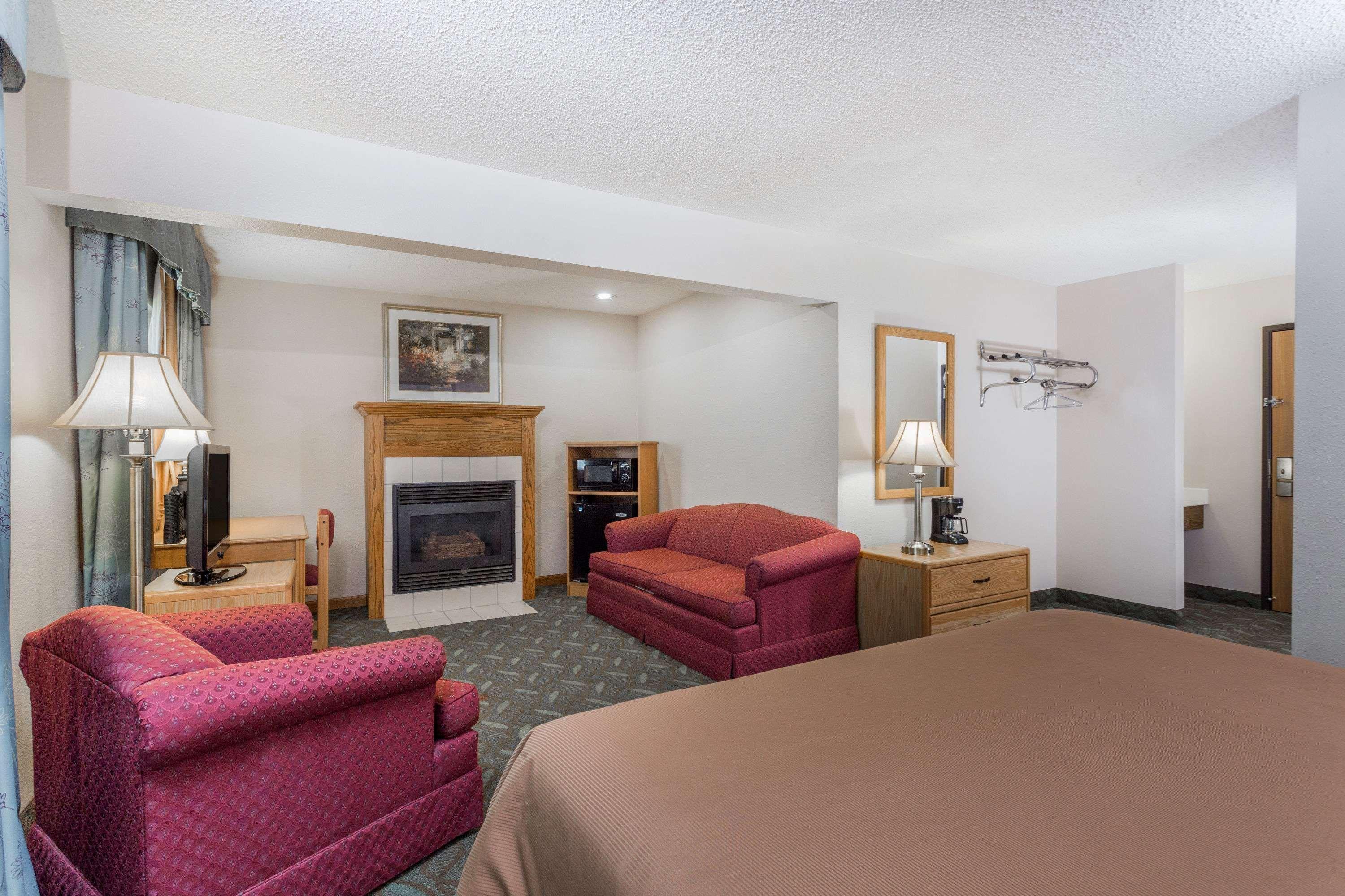 Super 8 By Wyndham Monroe Wi Hotell Eksteriør bilde