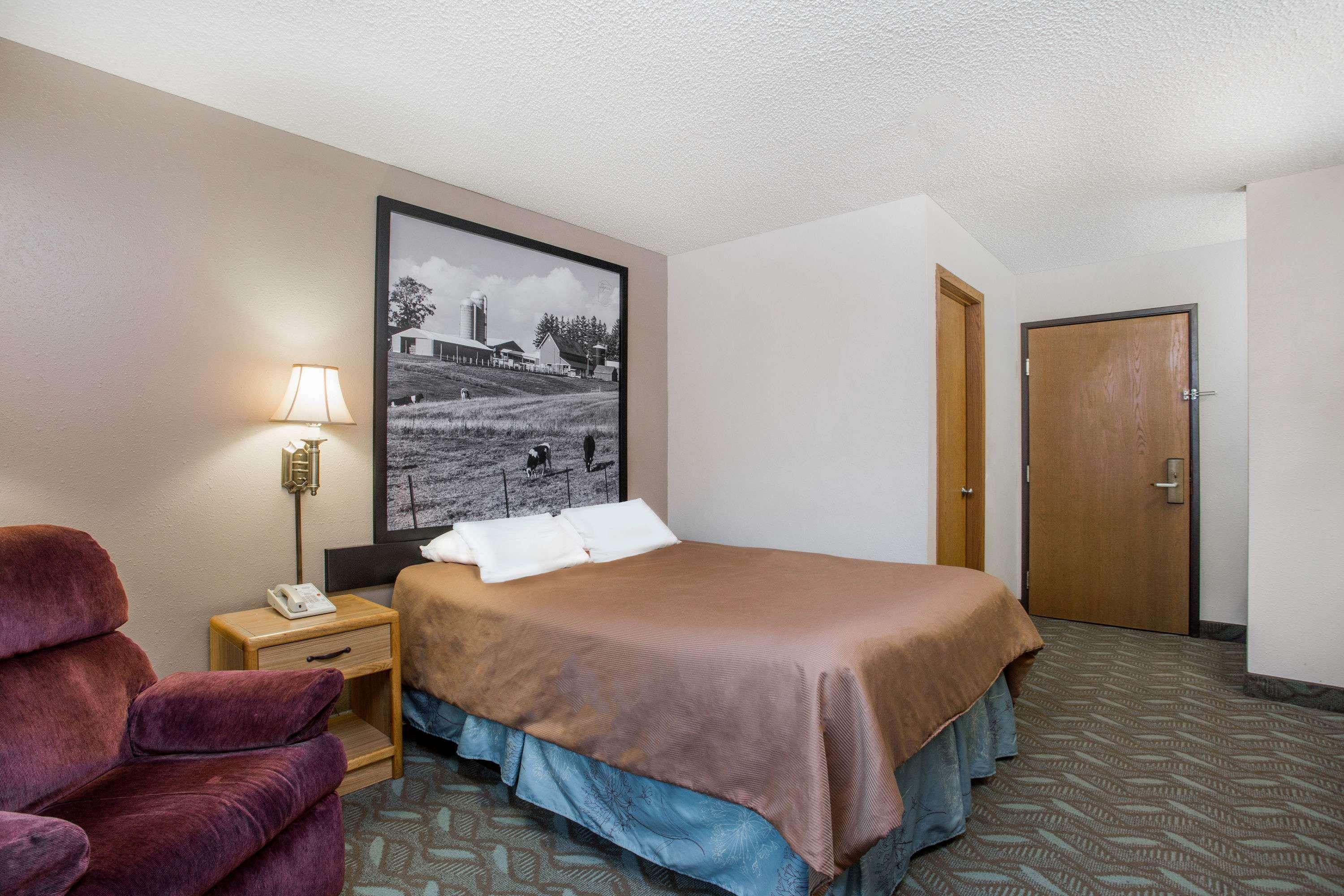 Super 8 By Wyndham Monroe Wi Hotell Eksteriør bilde