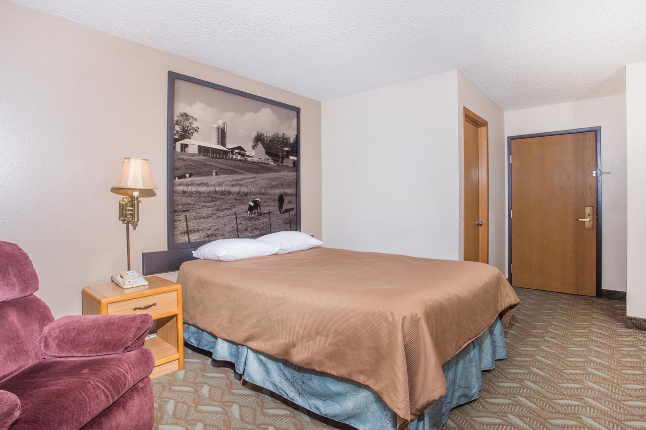 Super 8 By Wyndham Monroe Wi Hotell Eksteriør bilde